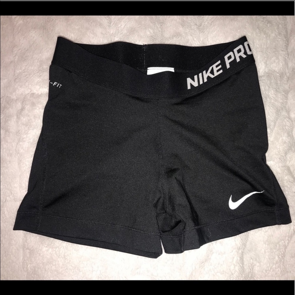 Black nike pro